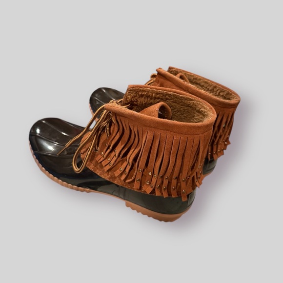 Waterproof Fringe Boots - Picture 5 of 6